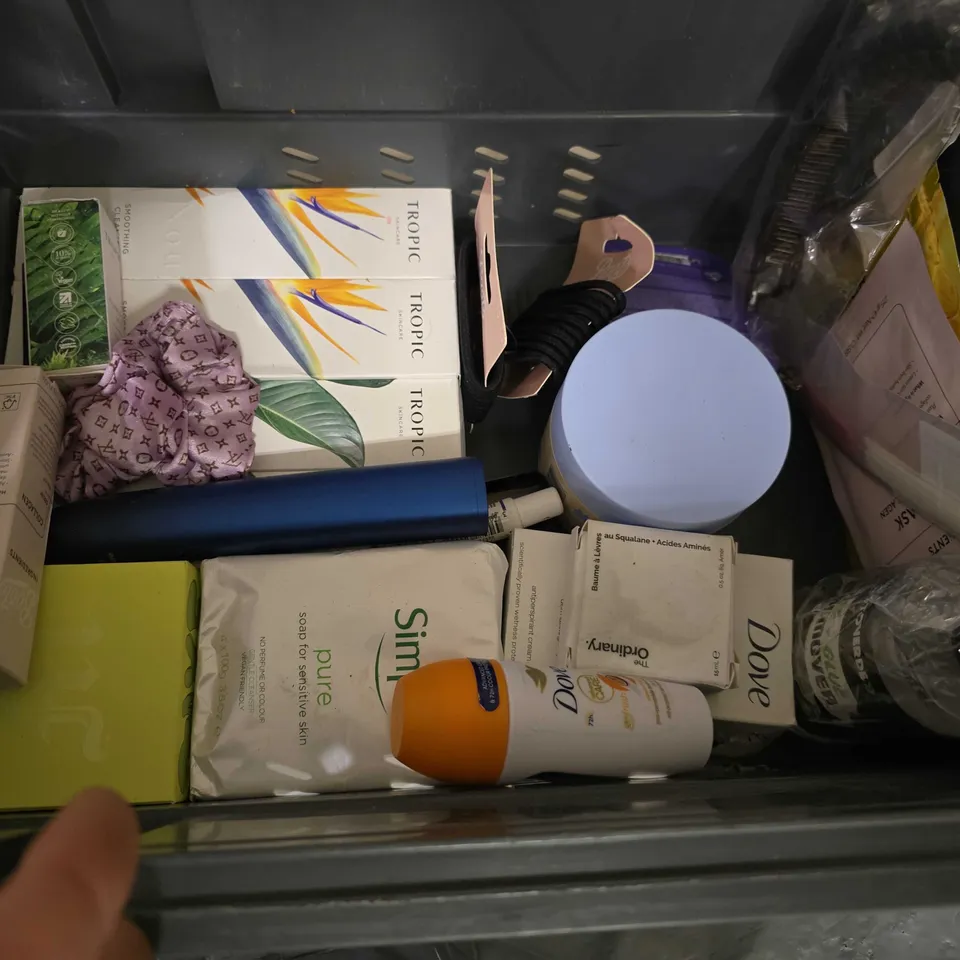 LOT OF APPROXIMATELY 26 ASSORTED HEALTH AND BEAUTY ITEMS TO INCLUDE WAKEN TOOTHPASTE, CHERRY BODY WASH AND SURE DEODERANT