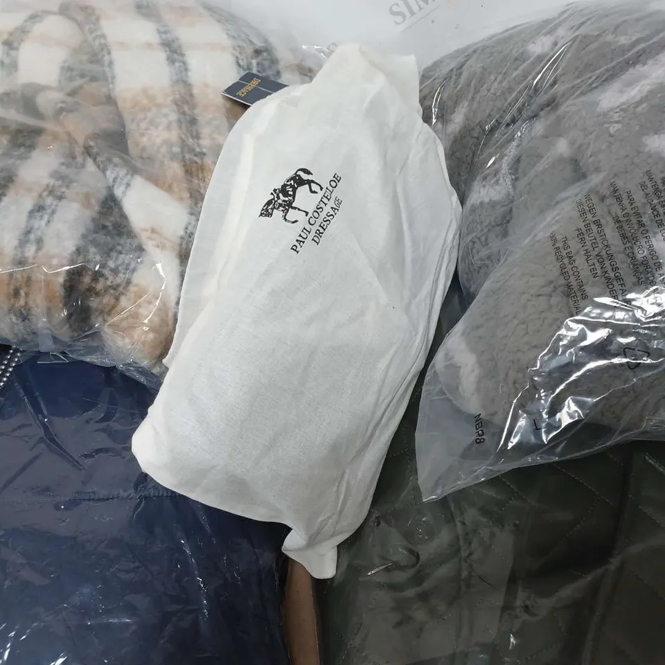 APPROX 8 CLOTHING ITEMS INCLUDES BAG AND COATS