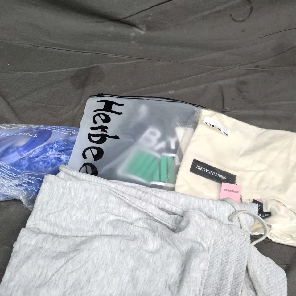 APPROXIMATELY 20 ASSORTED CLOTHING PRODUCTS IN VARIOUS STYLES & SIZES TO INCLUDE JACKETS, T-SHIRTS, DRESSES ETC