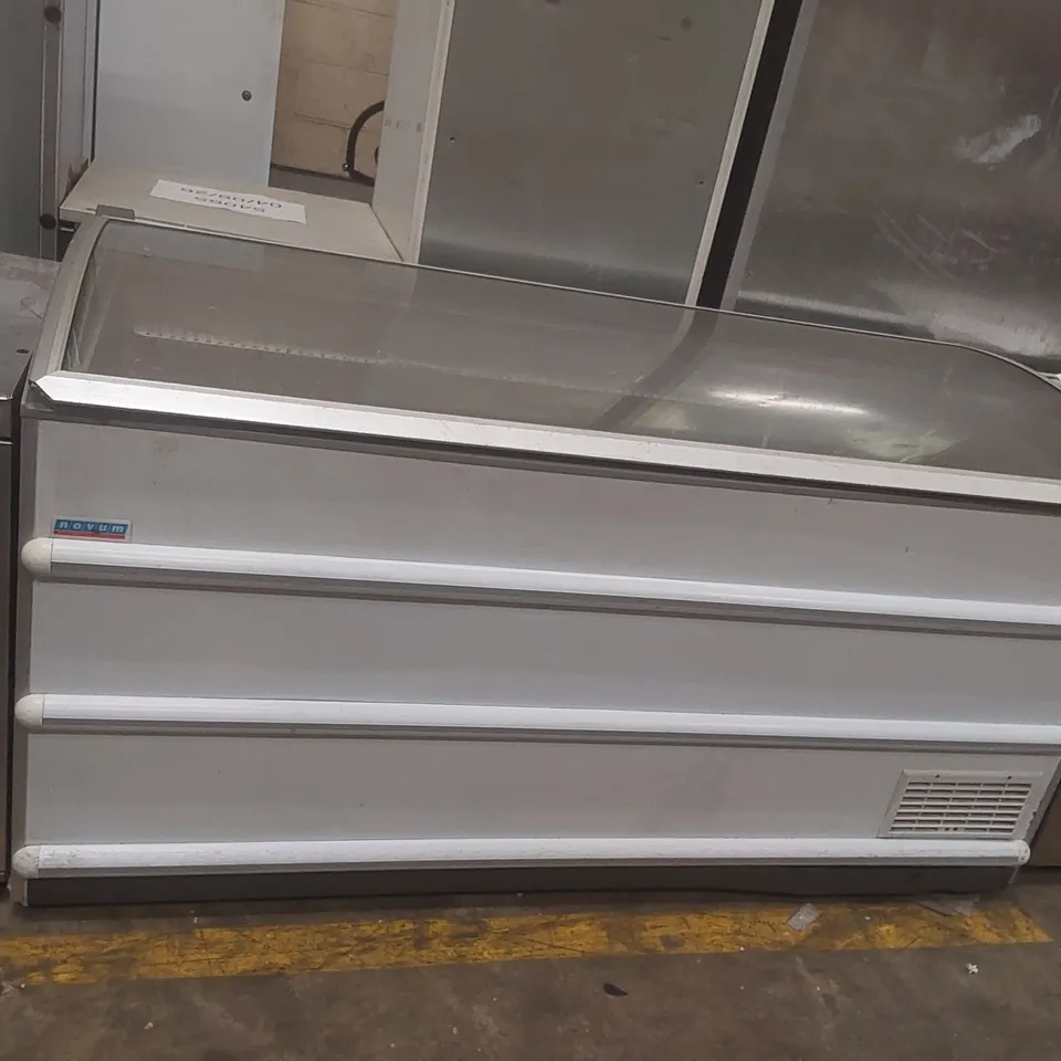 NOVUM COMMERCIAL DISPLAY FREEZER