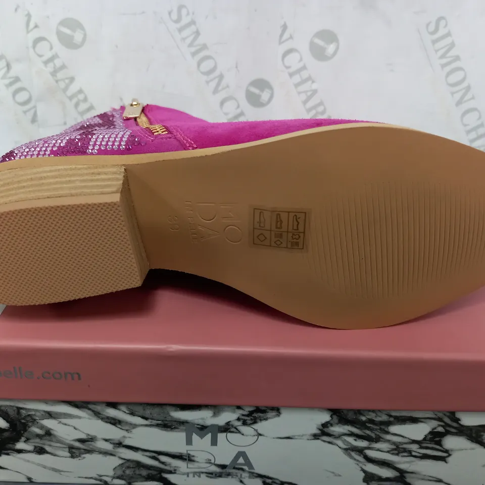 BOXED MODA IN PELLE KATREENA SUEDE HEEL BOOTS IN PINK - SIZE 39