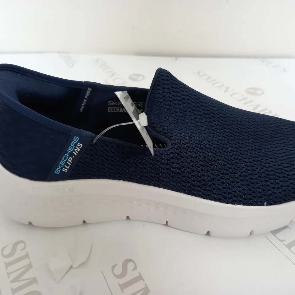 SKETCHERS GO WALK SLIP-IN IN NAVY - UK 6