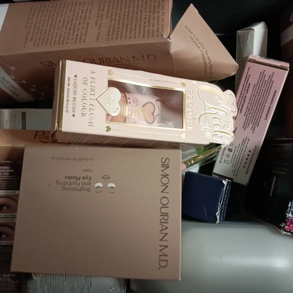 APPROXIMATELY 20 ASSORTED COSMETIC ITEMS TO INCLUDE DR. ORGANIC, MIO, PHANSTA, ETC - COLLECTION ONLY