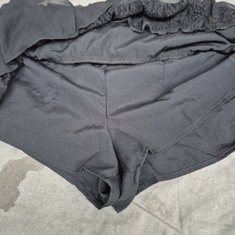 HOLLISTER LADIES LACE FRILL SKIRT WITH SHORTS - BLACK - SIZE LARGE