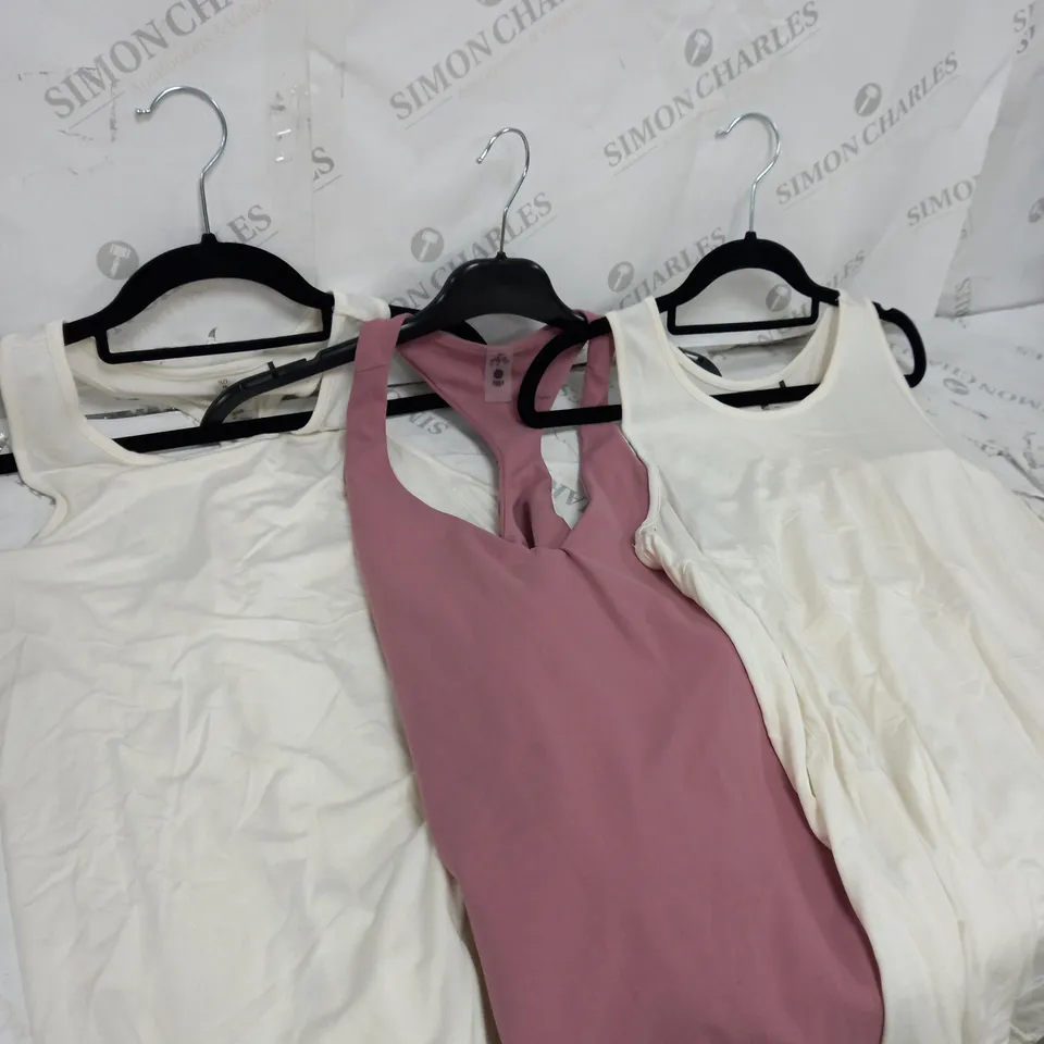 BOX OF 10 CLOTHING ITEMS TO INCLUDE TOPS, DRESSES, JEANS