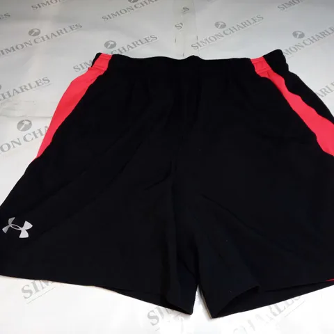 UNDER ARMOUR FITTED SHORTS IN BLACK/RED - LARGE