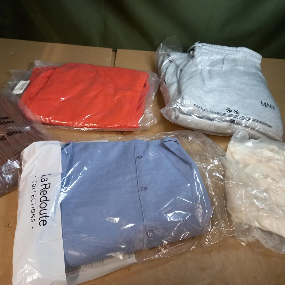 LOT OF APPROX 20 ASSORTED CLOTHING ITEMS VARYING IN SIZE/COLOUR/STYLE TO INCLUDE: TROUSERS, DRESSES, TOPS