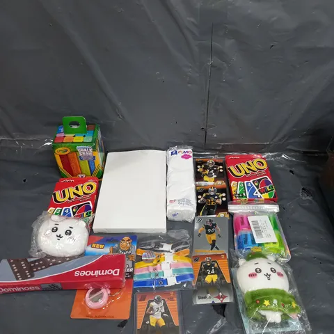 BOX OF ASSORTED TOYS AND GAMES TO INCLUDE UNO, DOMINOS AND CRAYOLA