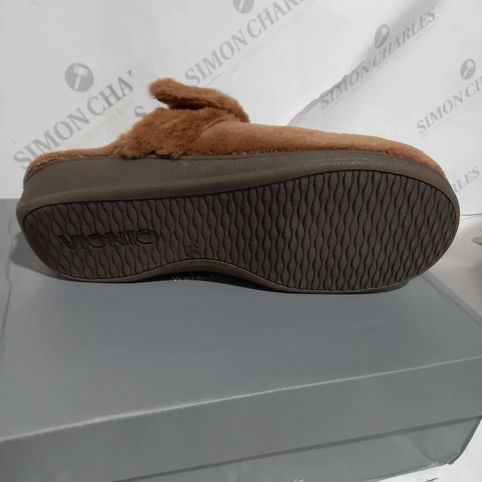BOXED PAIR OF VIONIC MARIEL SLIPPERS IN TOFFEE SIZE 8