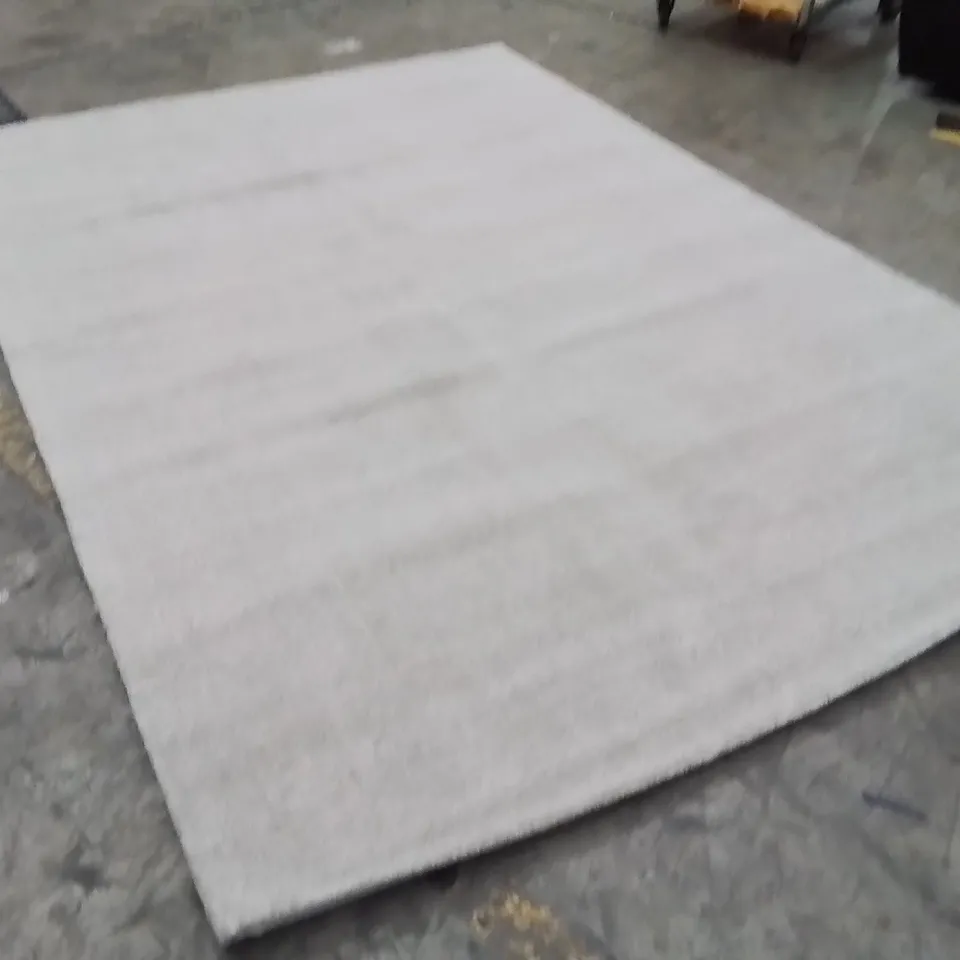 QUALITY DESIGNER AREA RUG - APPROXIMATELY 290X195CM