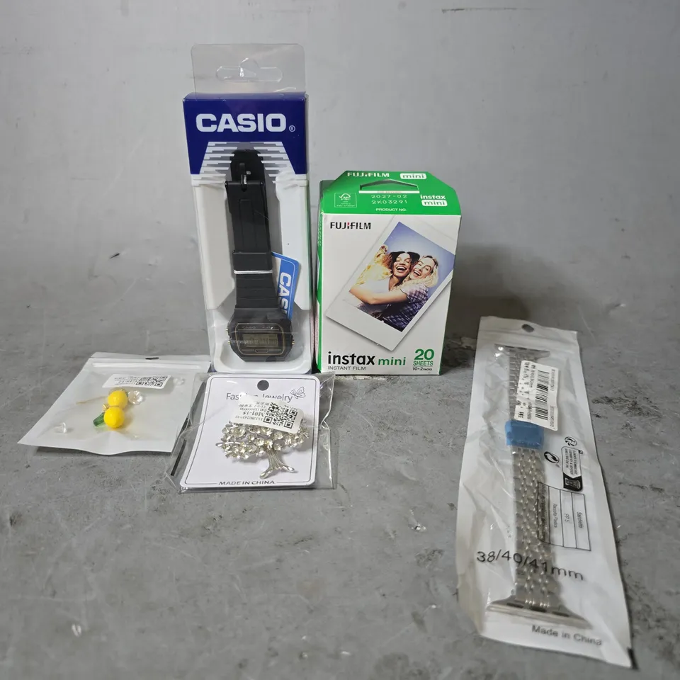 APPROXIMATELY 17 ASSORTED JEWELLERY ITEMS TO INCLUDE - WATCH STRAP , CASIO WATCH , EARRINGS ETC