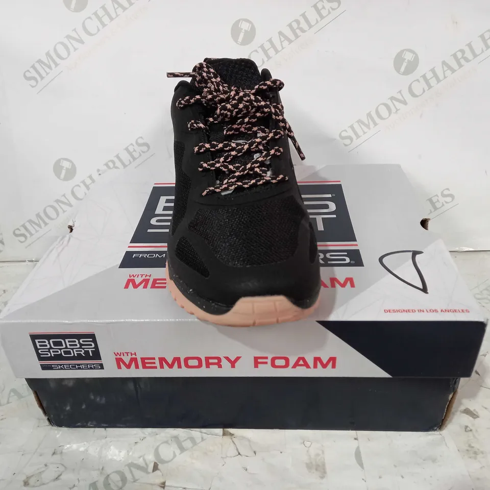 BOXED PAIR OF SKECHERS BOBS MEMORY FOAM SHOES IN BLACK/PINK UK SIZE 5.5