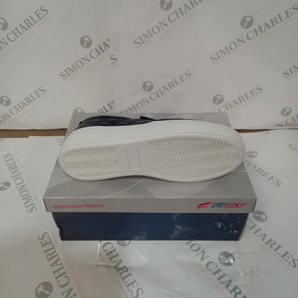 BOXED PAIR OF FINILY QUILTED SLIP ON SHOE'S - BLUE/WHITE, SIZE 5