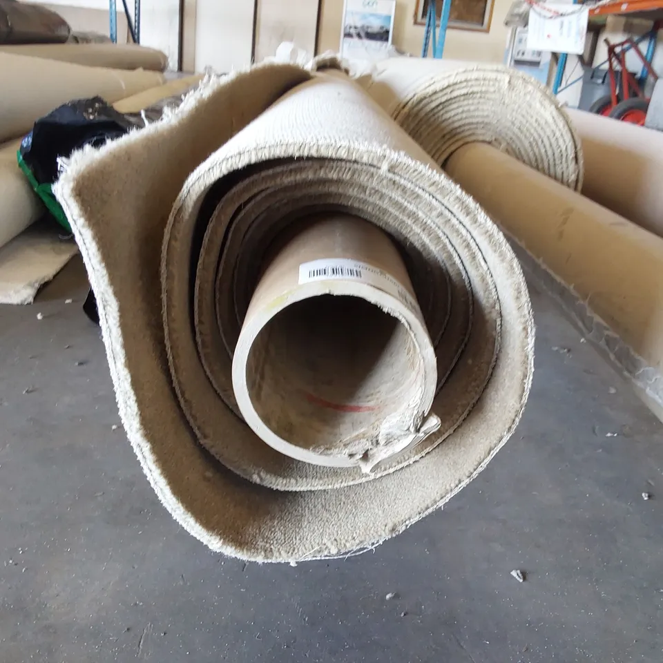 ROLL OF QUALITY CATHERINE PLAIN CARPET - APPROXIMATELY 4 x 5m