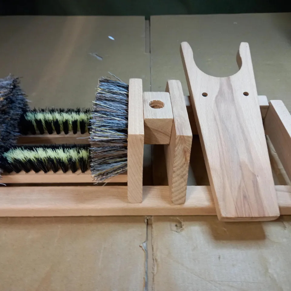 NEILSEN BOOT REMOVER AND BRUSH