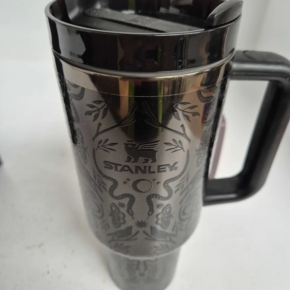 STANLEY QUENCHER H2.0 TUMBLER 40 OZ / 1.18 L – BLACK PATTERN
