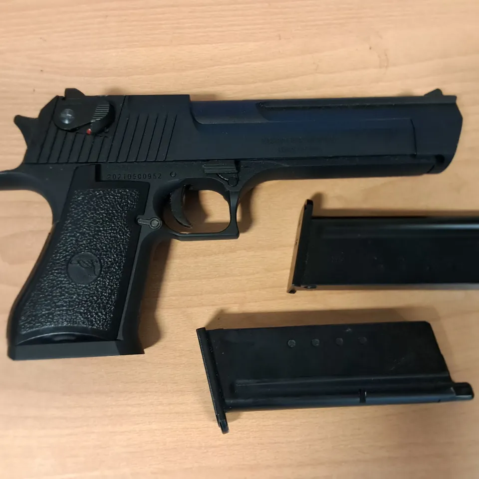 BOXED DESERT EAGLE. 50AE 6MM GAS BLOWBACK BB PISTOL