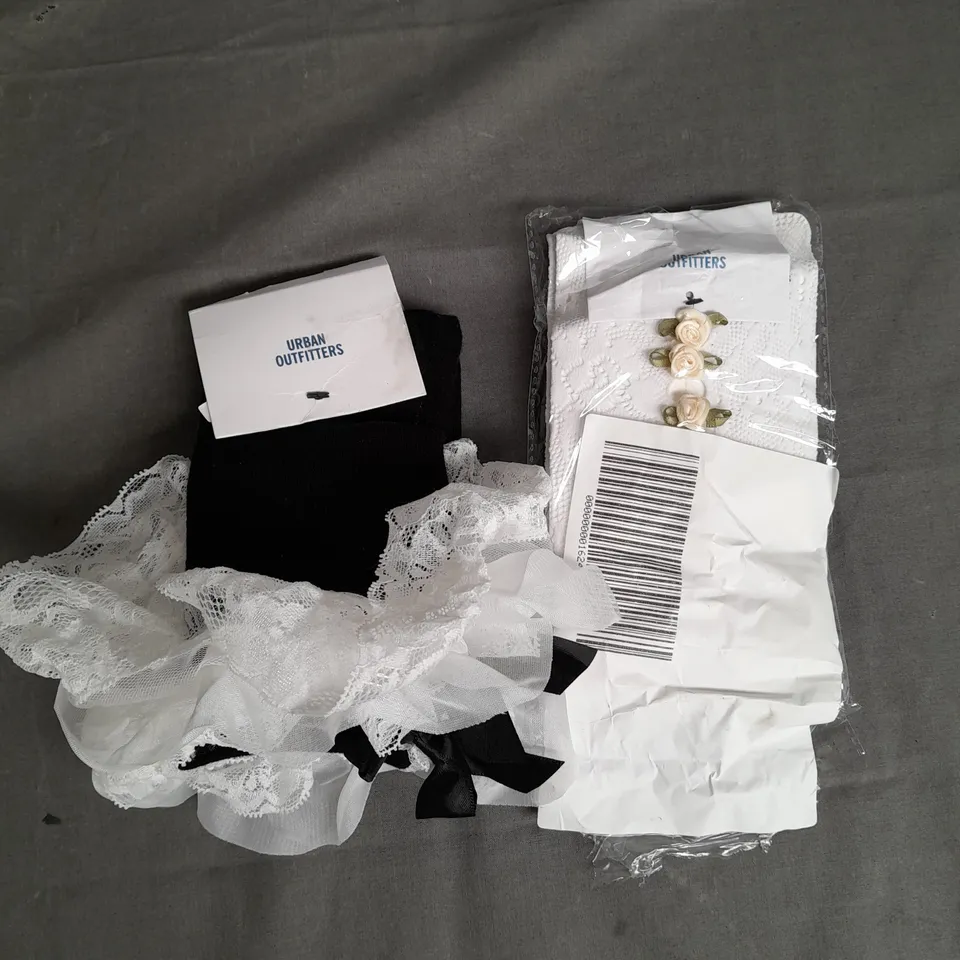 URBAN OUTFITTERS X2 PAIRS KNEE HIGH SOCKS IN BLACK/WHITE ONE SIZE