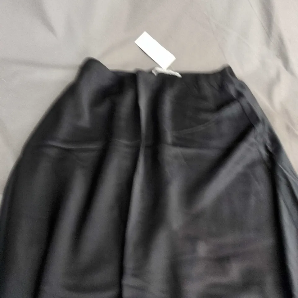 ABERCROMBIE & FITCH DARK SKIRT – SIZE SMALL 
