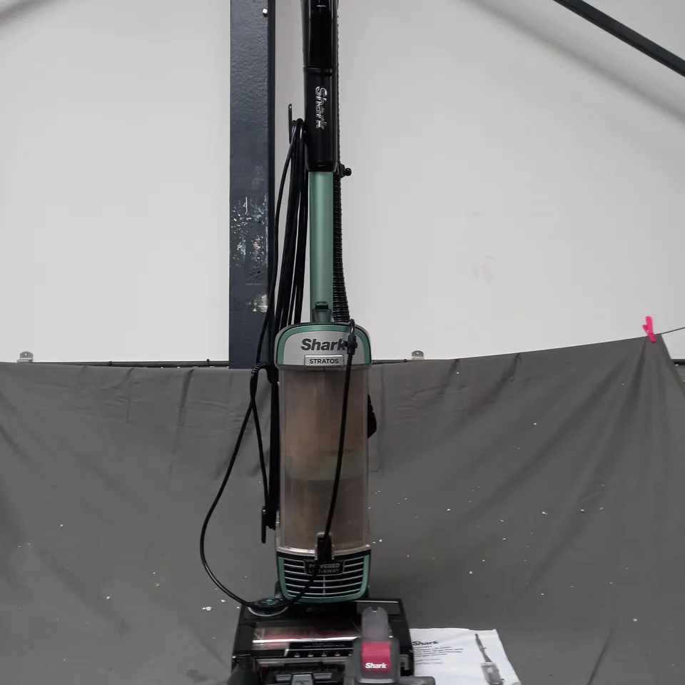 BOXED SHARK STRATOS UPRIGHT VACUUM CLEANER NZ860UK