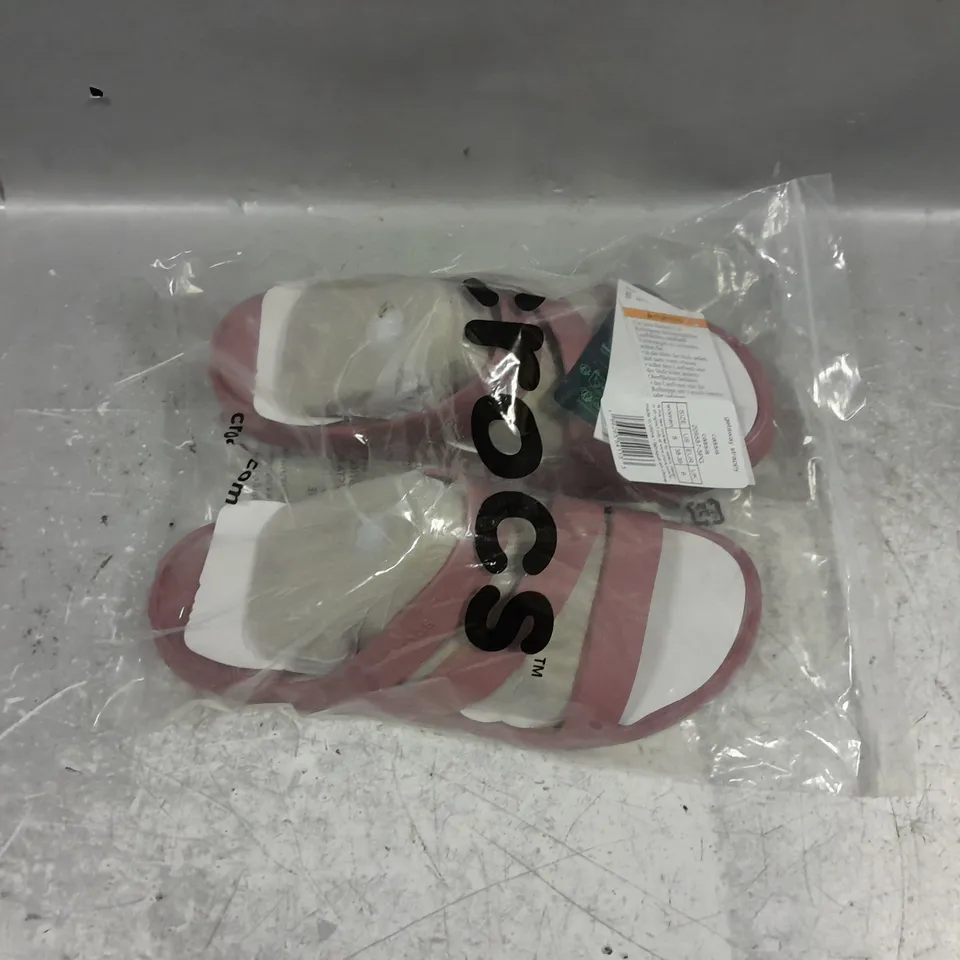BAGGED PAIR OF CROCS GETAWAY STRAPPY CASSIS UK 6 