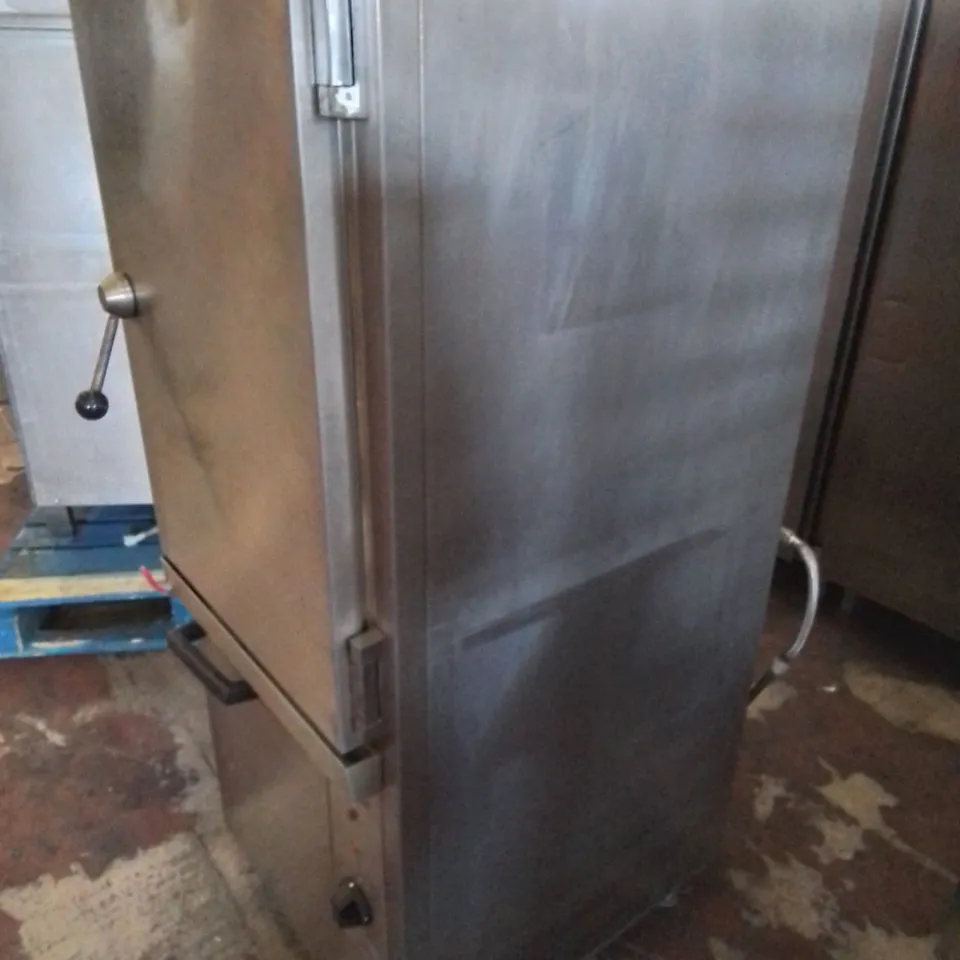 FALCON DOMINATOR ATMOSPHERIC STEAMER