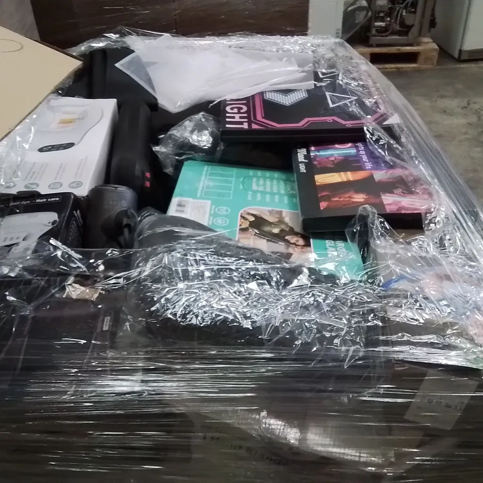PALLET CONTAINING A LARGE QUANTITY OF ELECTRICAL PRODUCTS TO INCLUDE;BLENDER,DEHUMIDIFIER,NEON LAMP