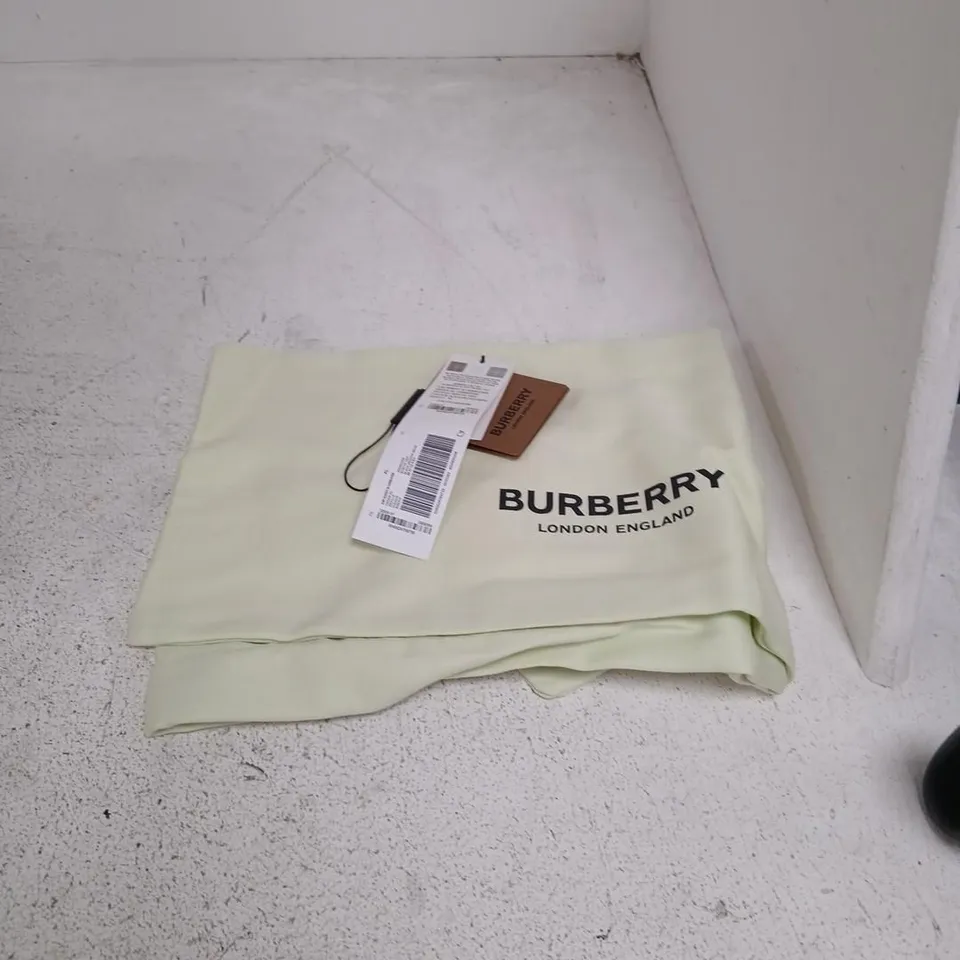 BURBERRY LOW TOP SNEAKERS – UK 8 (EUR 42)