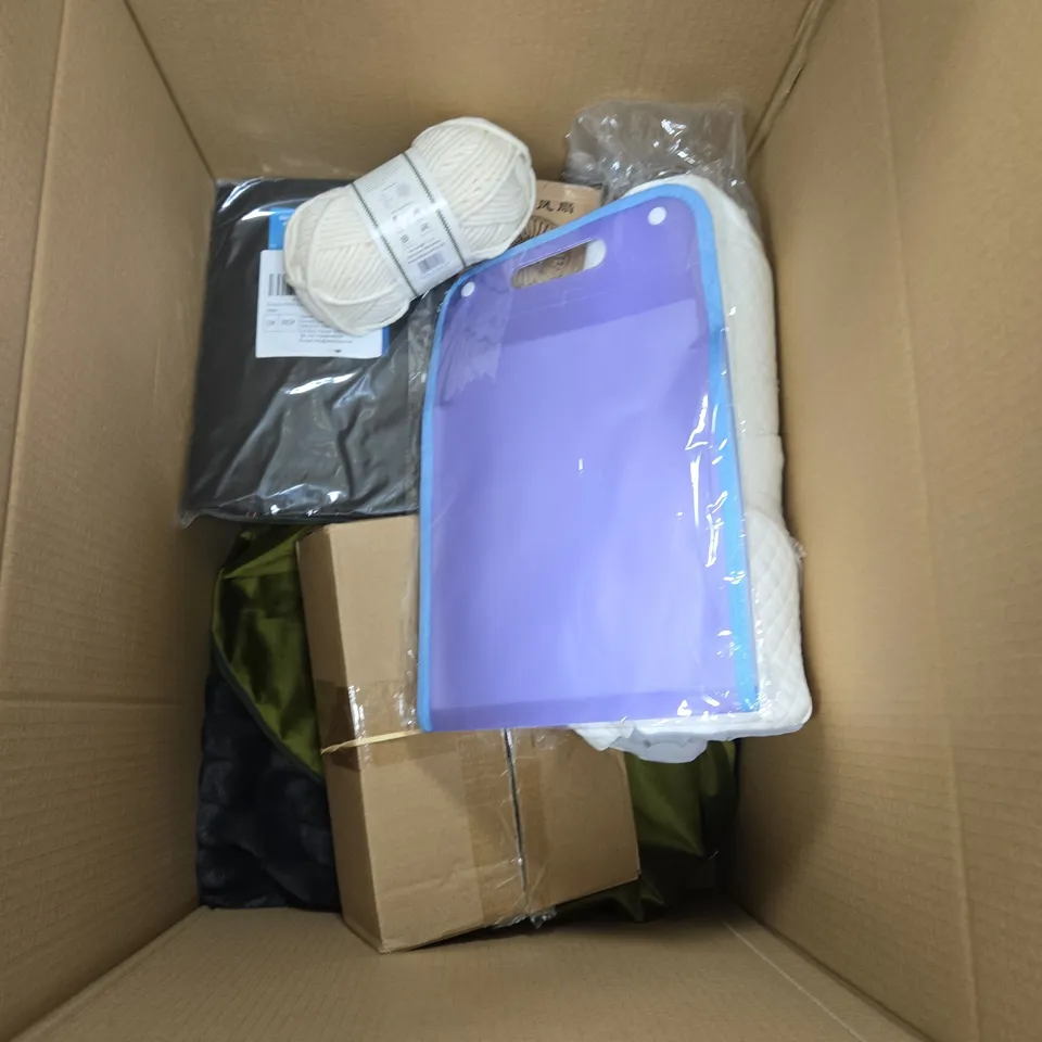APPROXIMATELY 15 ASSORTED HOUSEHOLD PRODUCTS TO INCLUDE A HAND TOWEL, WHITE KNITTING YARN AND A RED FITTED SHEET