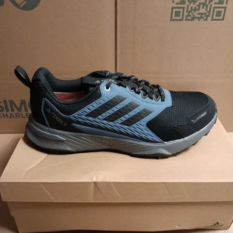 BOXED PAIR OF ADIDAS TERREX TRACEFINDER 2 CLIMAPROOF TRAIL RUNNING TRAINERS - 10