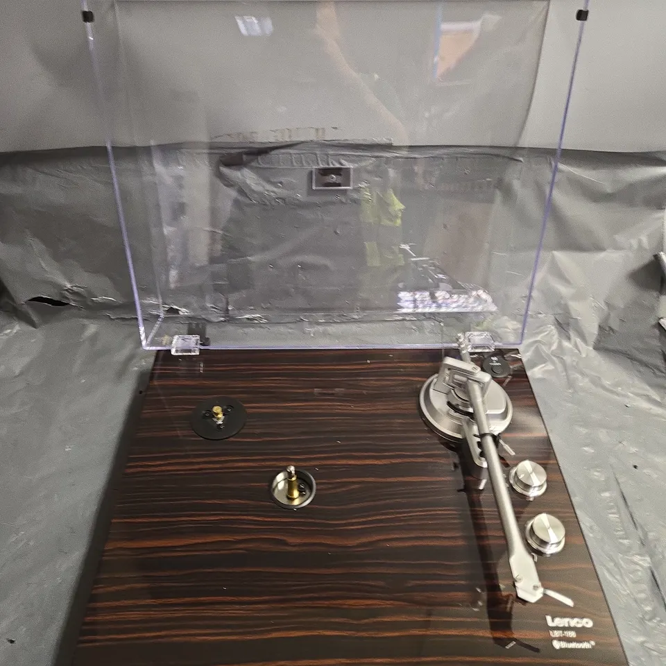 LENCO LBT-188WA TURNTABLE WITH BLUETOOTH TRANSMISSION