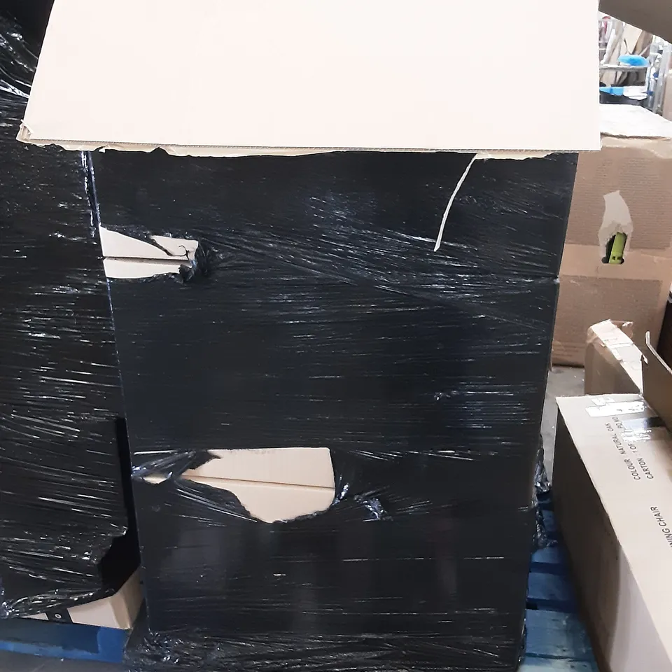 PALLET OF ASSORTED HOMEWARE ITEMS TO INCLUDE WAX MELTERS, COLLAGE KITS, BOXER SHORTS ETC