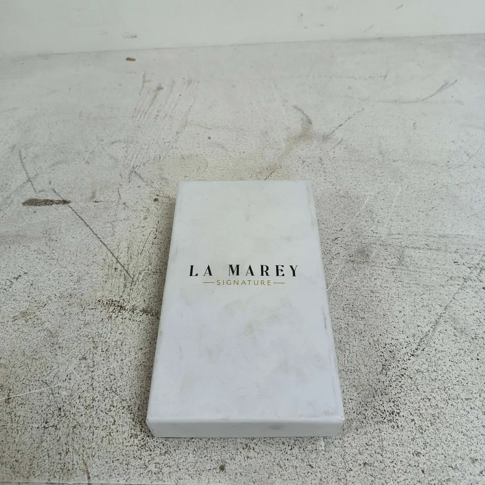 LA MAREY SIGNATURE GREY OSTRICH-TEXTURED LEATHER WALLET WITH GOLD-TONE CLASP – BOXED