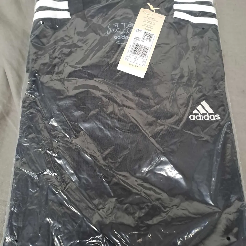 ADIDAS T-SHIRT IN BLACK SIZE M