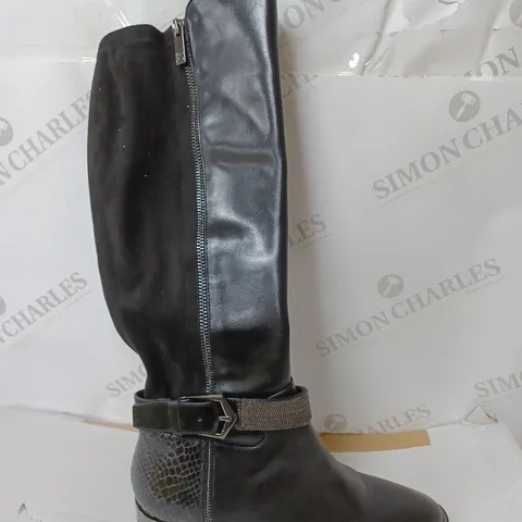 PAIR OF MODA IN PELLE TAMARRA KNEE BOOTS IN BLACK UK SIZE 5