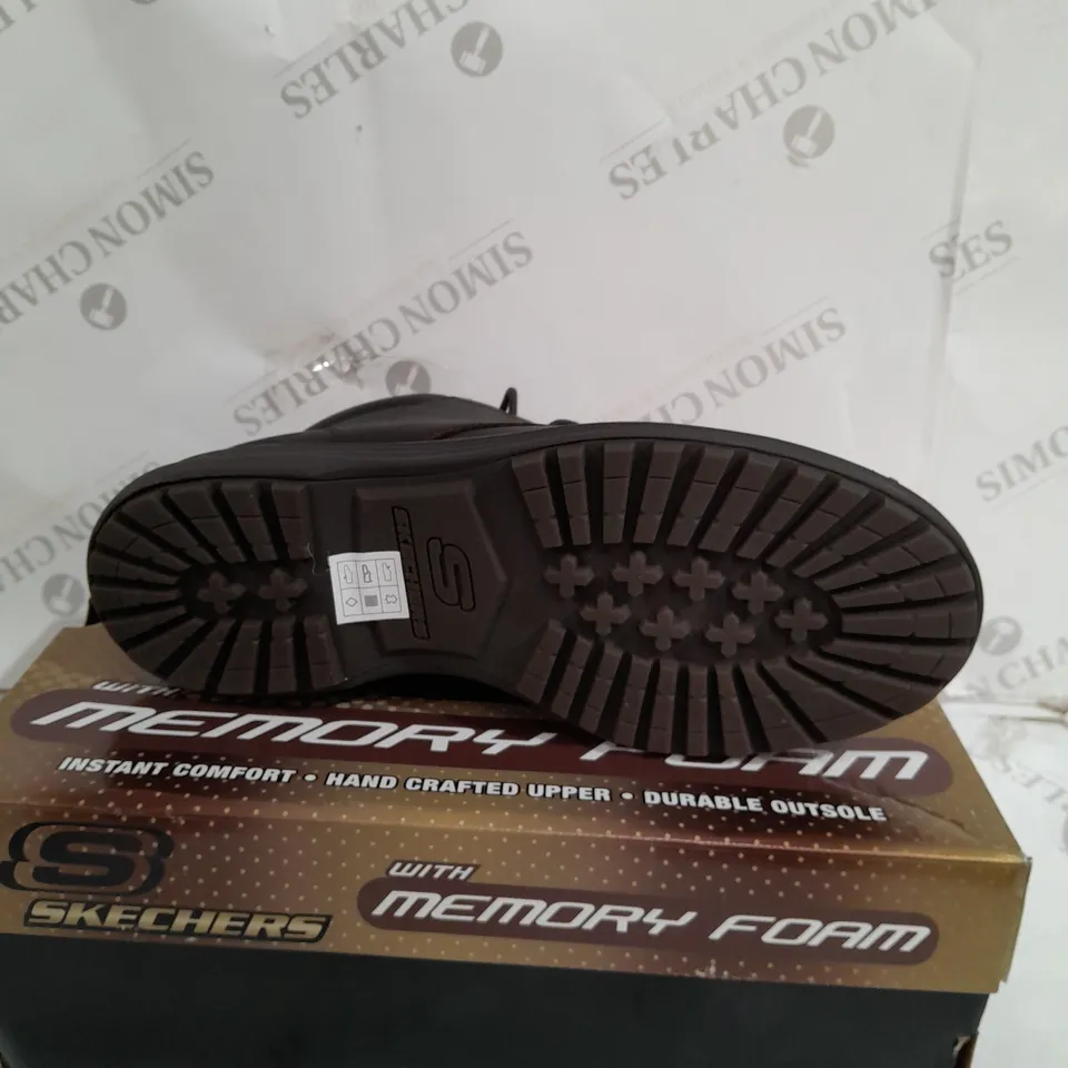 BOXED SKECHERS USA LEATHER BOOTS, CHOCOLATE - SIZE 9