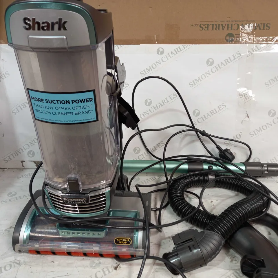 SHARK UPRIGHT VACUUM CLEANER AZ912UKT