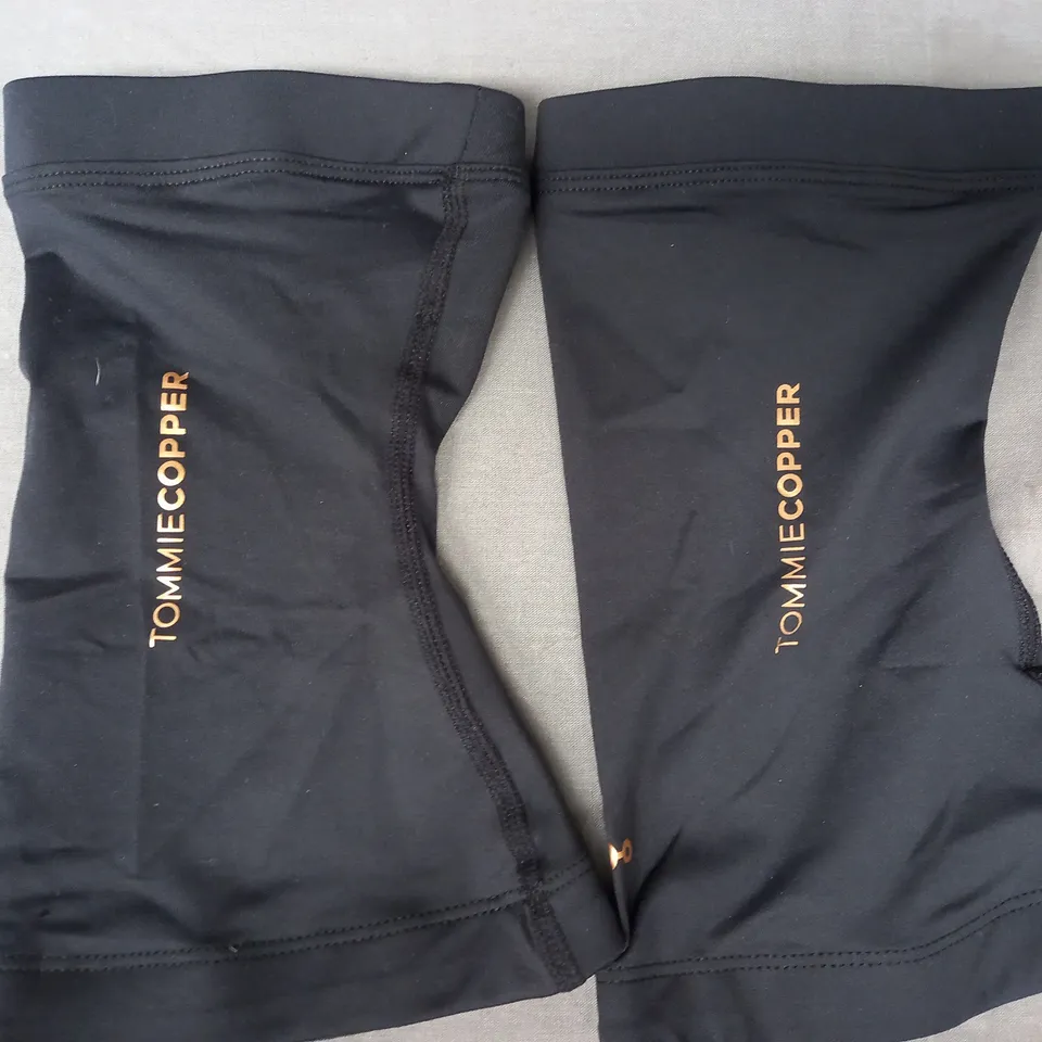 TOMMIE COPPER KNEE SLEEVES IN BLACK SIZE LARGE