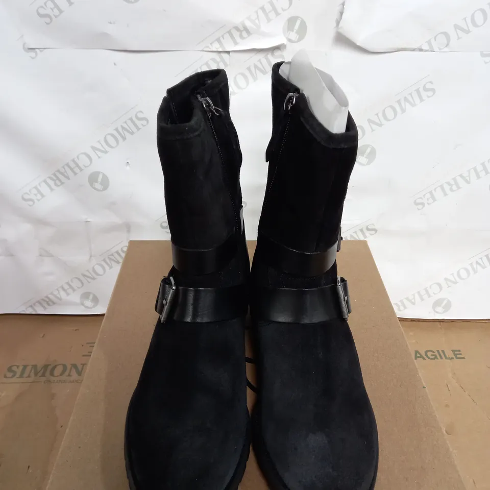 CLARKS CLARKWELL MID BLACK LINED STYLED BOOT SIZE 5