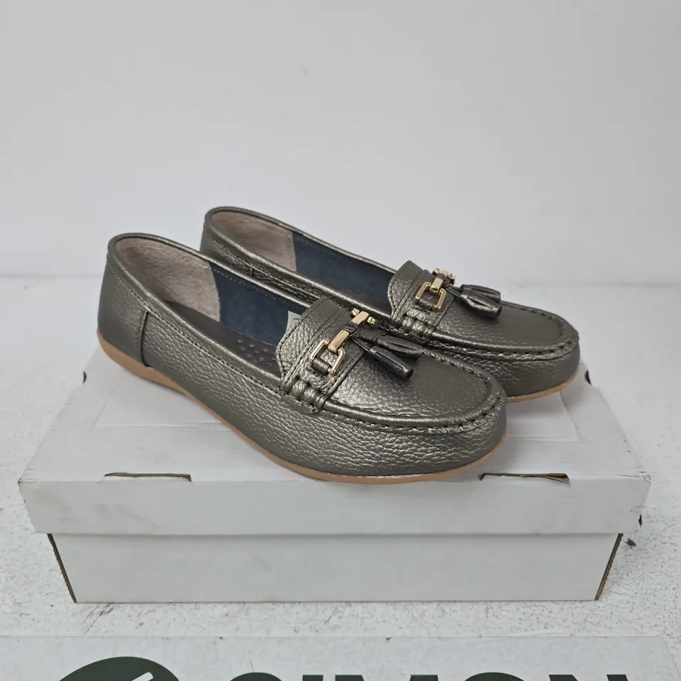 JO & JOE GREY LEATHER LOAFERS WITH HORSEBIT –7