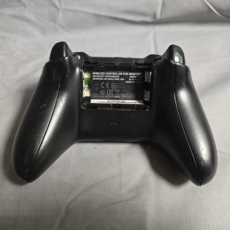 MICROSOFT XBOX ONE WIRELESS CONTROLLER (MODEL 1708) – BLACK