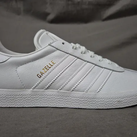 BOXED PAIR OF ADIDAS GAZELLE SHOES IN WHITE UK SIZE 8.5