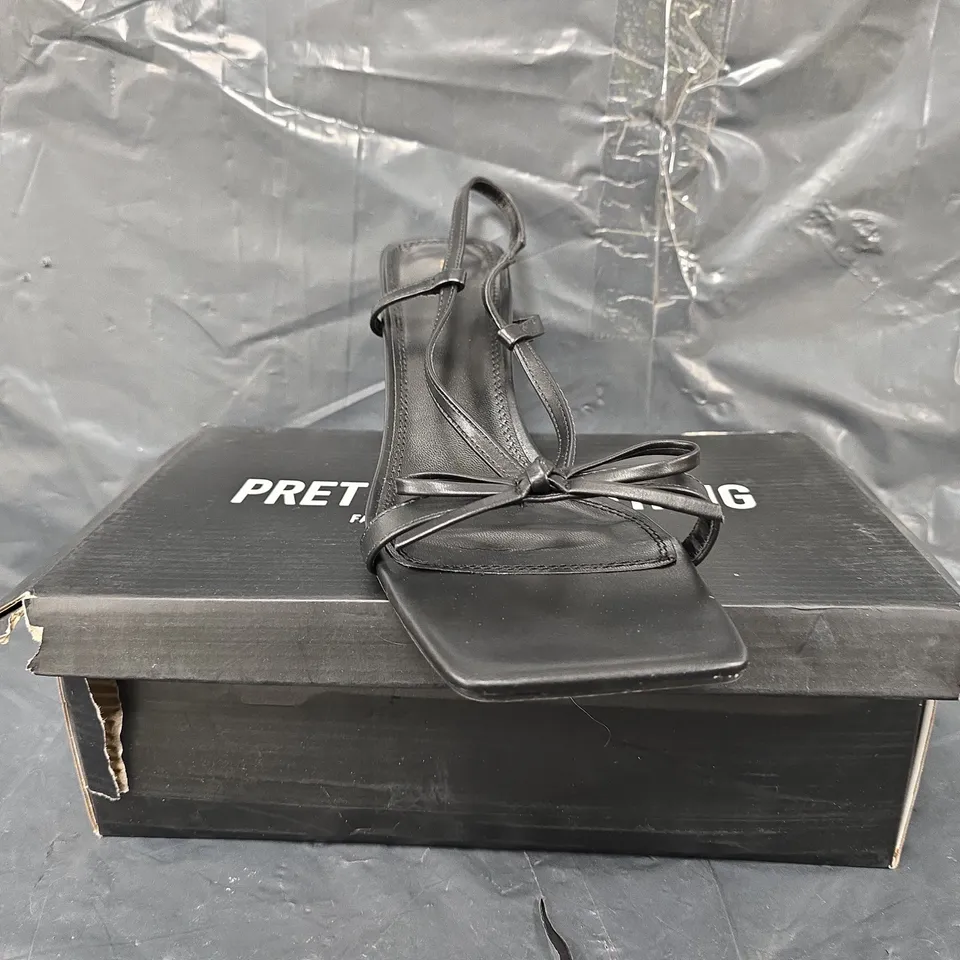 BOXED PAIR OF  PRETTY LITTLE THING OPEN TOE STILETTO HEELS IN BLACK SIZE UK 7