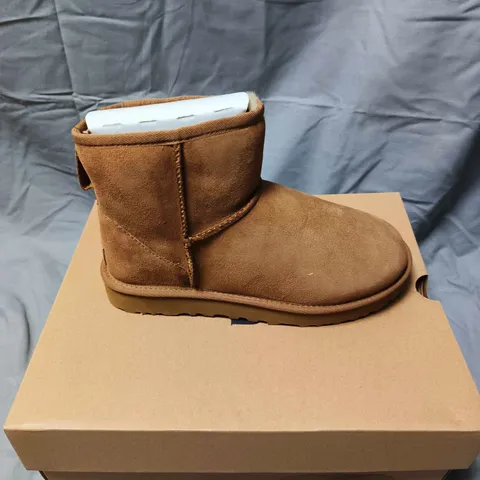 UGG WOMENS CLASSIC MINI II SHOES - 5