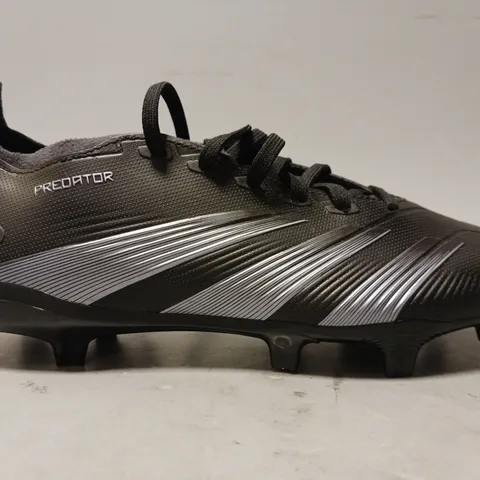 BOXED PAIR OF ADIDAS PREDATOR LEAGUE FOOTBALL BOOTS IN BLACK UK SIZE 4.5