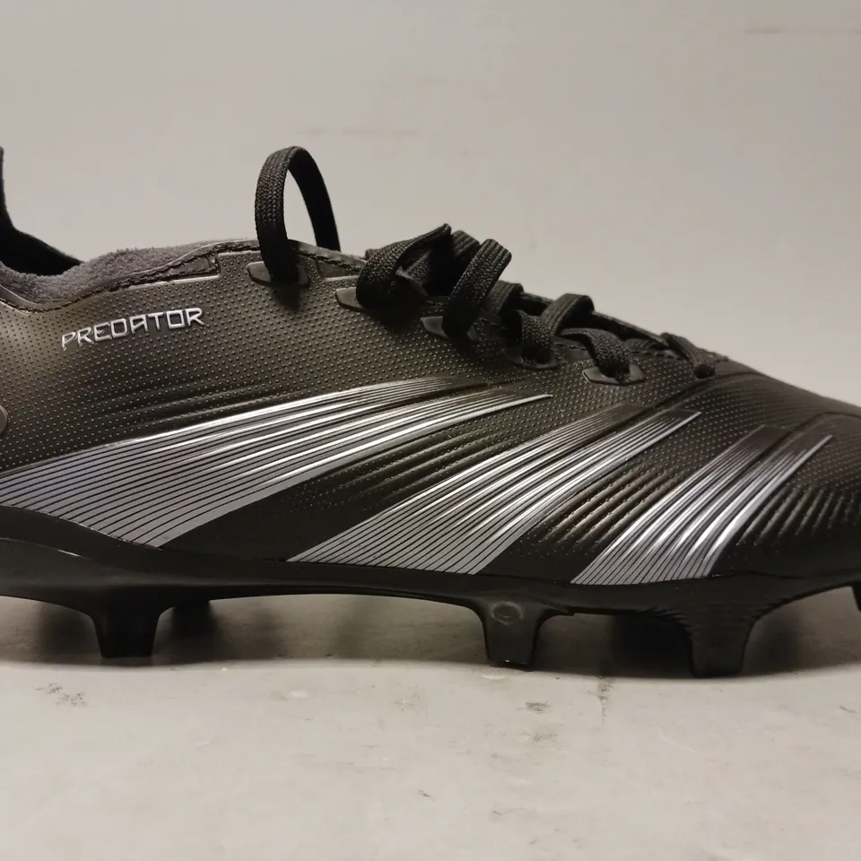 BOXED PAIR OF ADIDAS PREDATOR LEAGUE FOOTBALL BOOTS IN BLACK UK SIZE 4.5