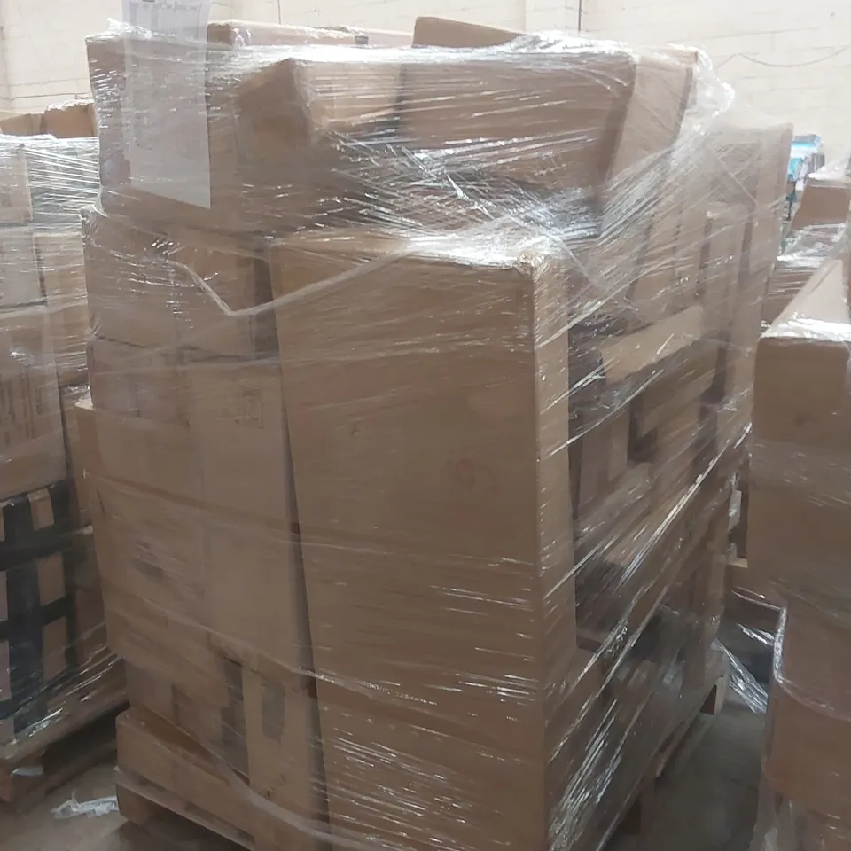 PALLET CONTAINING A LARGE QUANTITY OF ASSORTED LIGHTING PRODUCTS