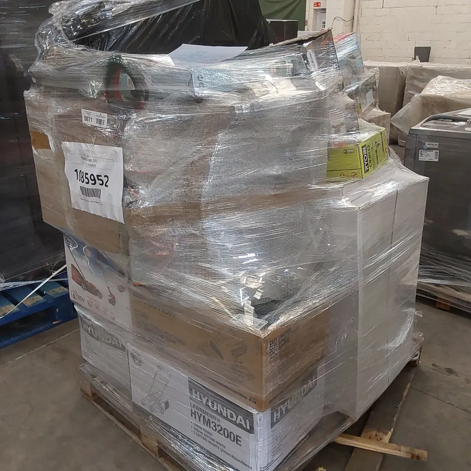 PALLET OF APPROXIMATELY 30 UNPROCESSED RAW RETURN HOUSEHOLD AND ELECTRICAL GOODS TO INCLUDE;