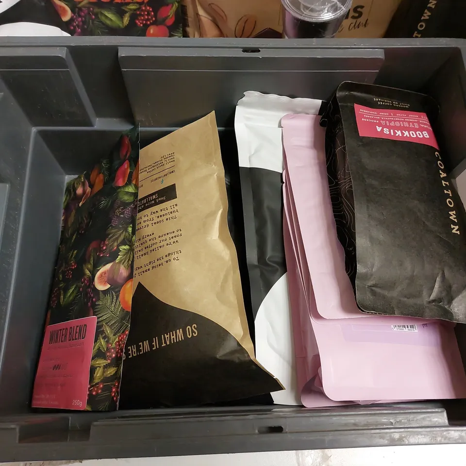 BOX OF APPROX 10 ITEMS TO INCLUDE HOTTIES WHITE CHOCOLATE, PERKY BLENDERS FOREST BLEND AND SALTEAN HIMALAYAN PINK SALT