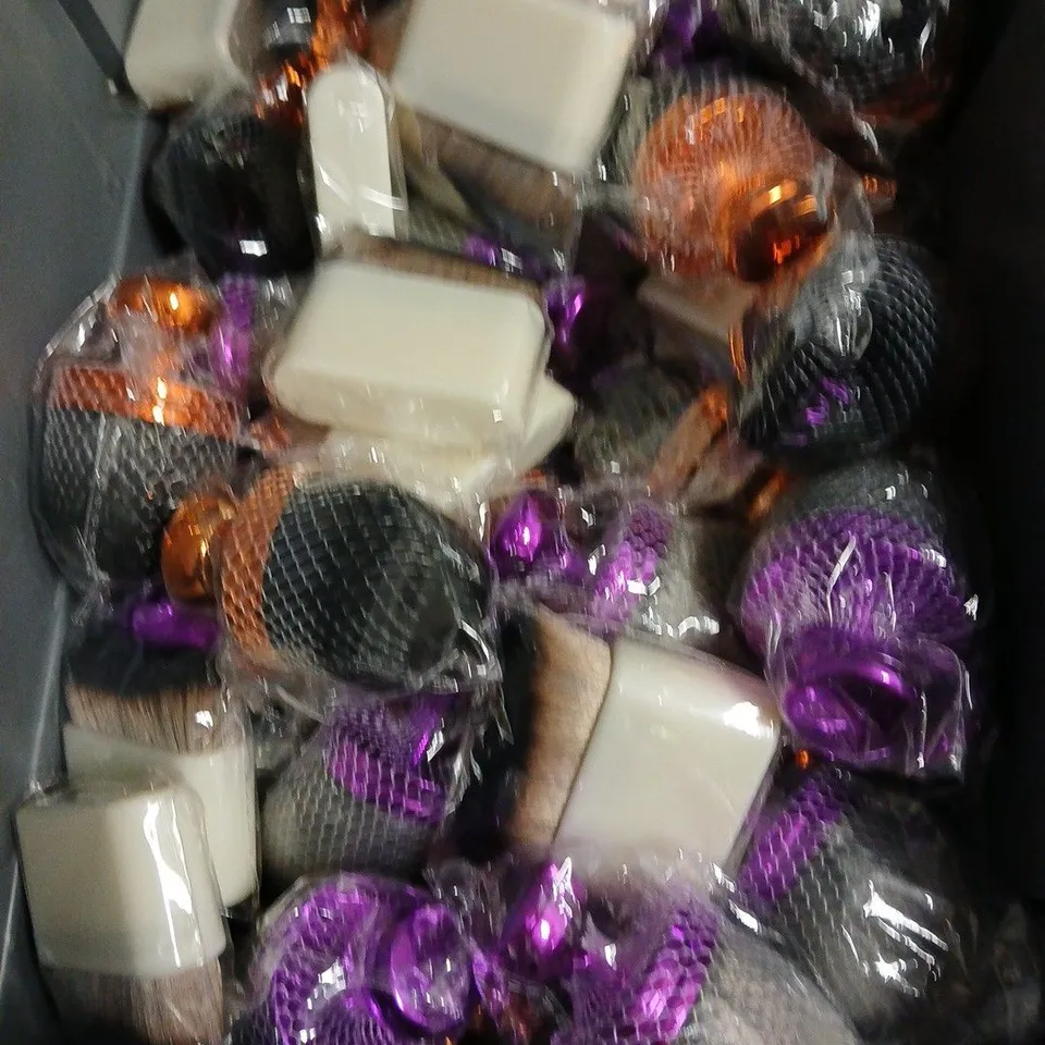 APPROXIMATELY 20 SELF-TANNING/MAKEUP BODY BRUSHES
